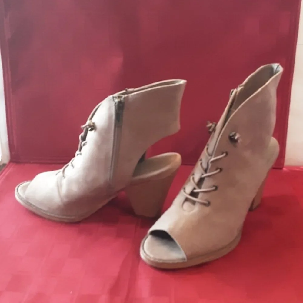 WOMENS SHOES - Picture 2 of 9